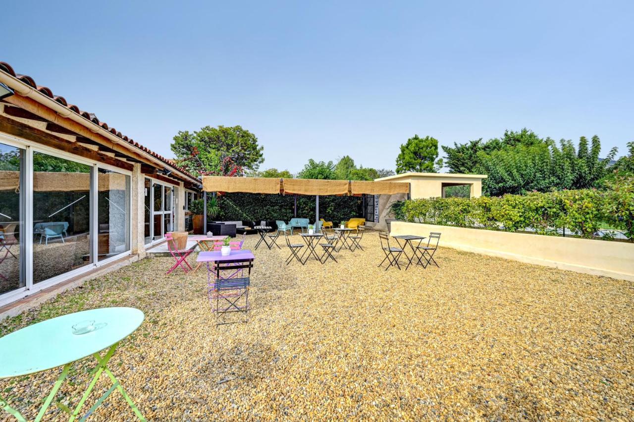 Le Provence Hotell Gémenos Exteriör bild